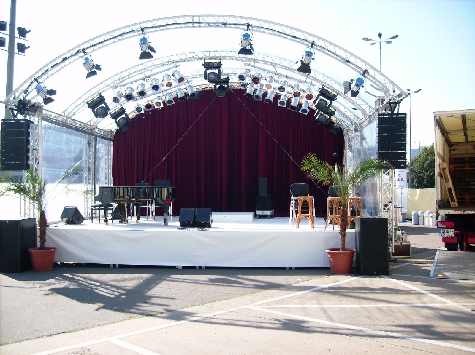 Runddach-Bühne